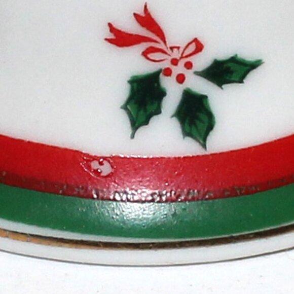 Lefton Christmas Theme Salt and Pepper Shakers With Stoppers - Picture 11 of 13